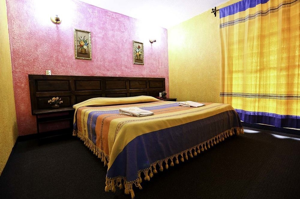 Hotel Plaza Santo Domingo San Cristóbal de Las Casas Esterno foto