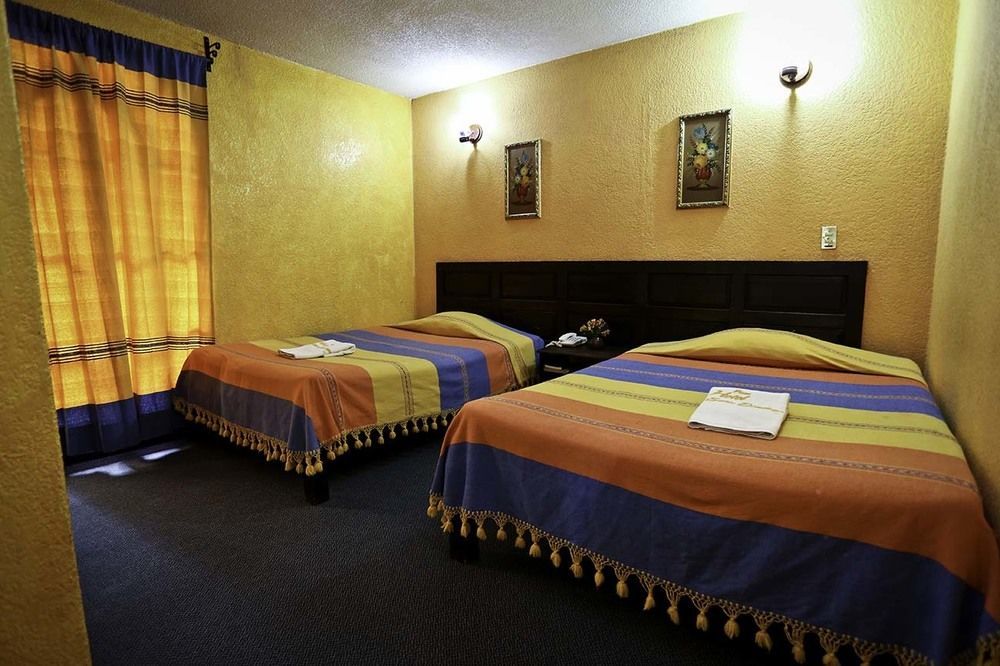 Hotel Plaza Santo Domingo San Cristóbal de Las Casas Esterno foto