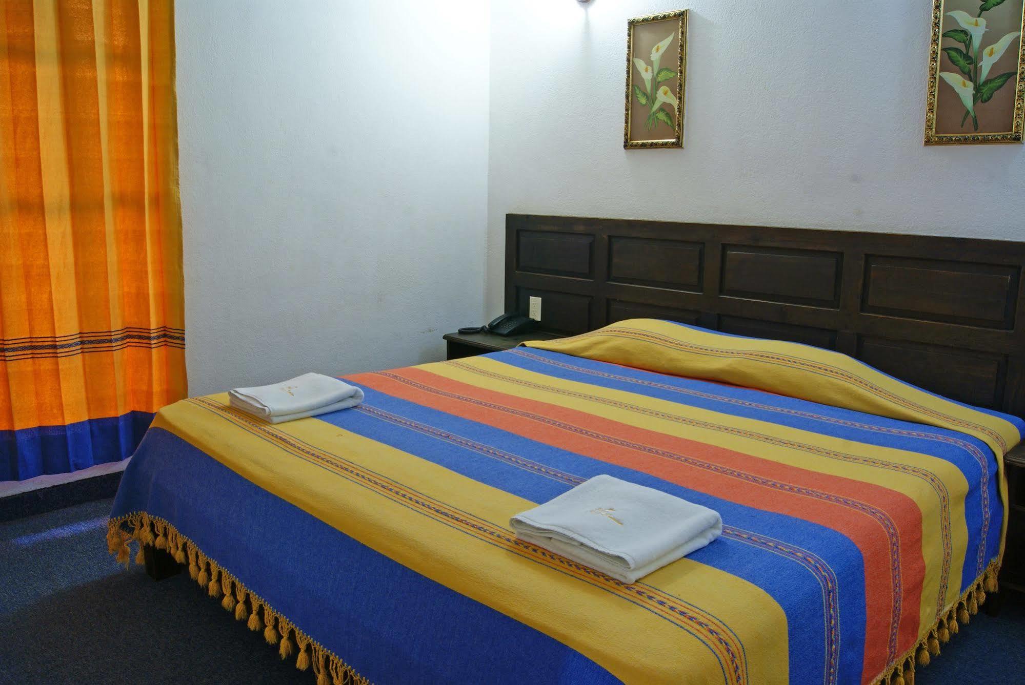 Hotel Plaza Santo Domingo San Cristóbal de Las Casas Esterno foto