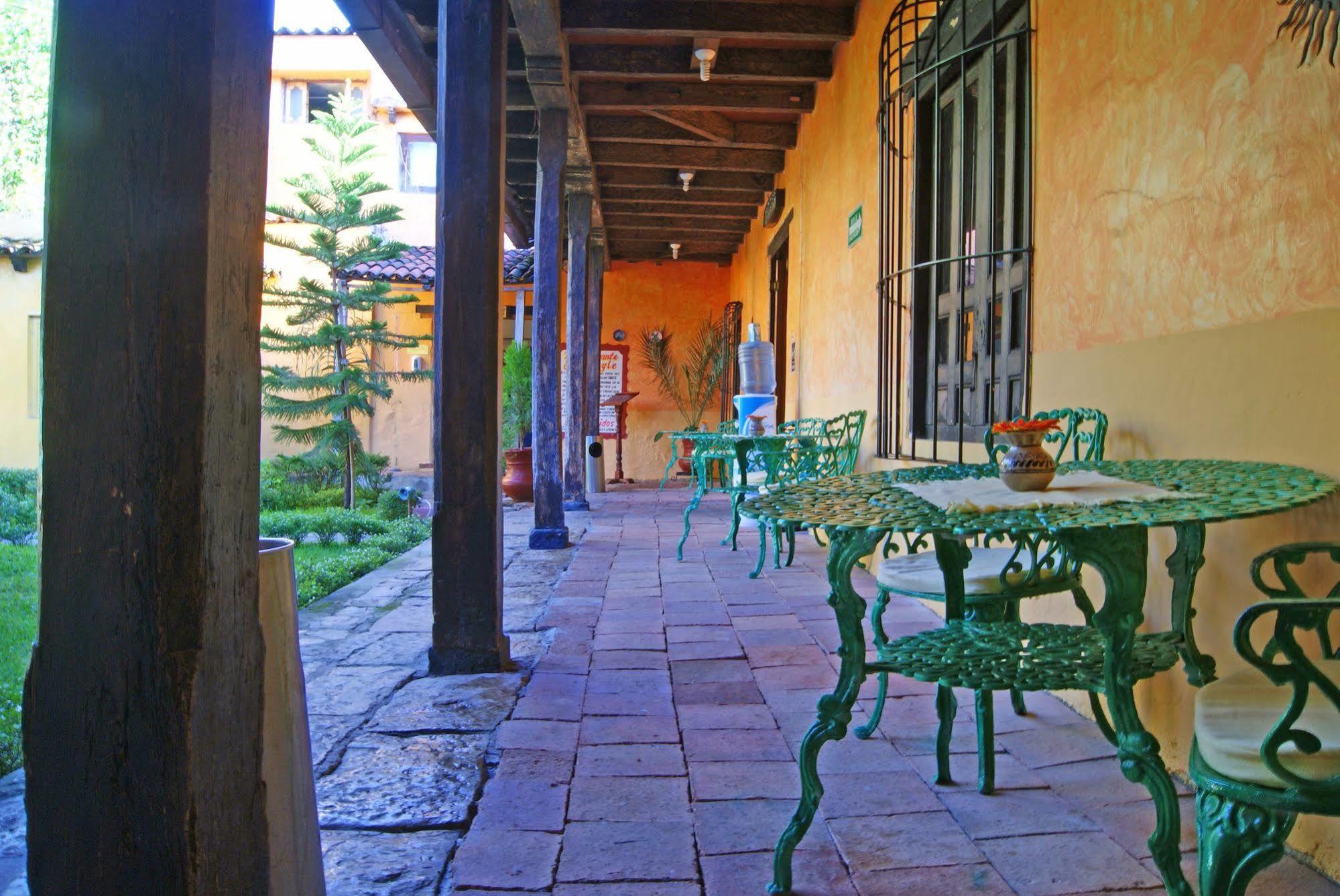 Hotel Plaza Santo Domingo San Cristóbal de Las Casas Esterno foto