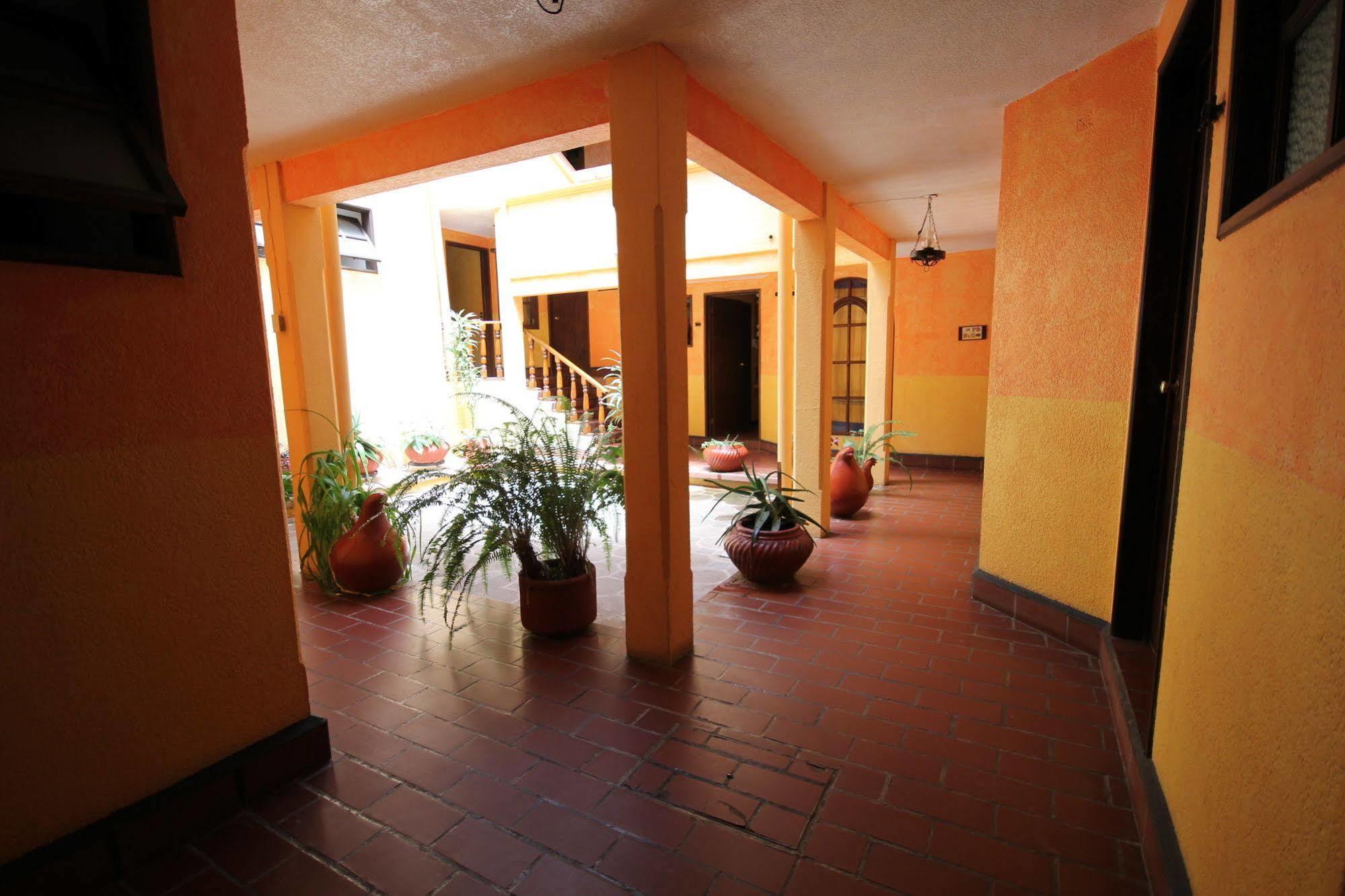 Hotel Plaza Santo Domingo San Cristóbal de Las Casas Esterno foto